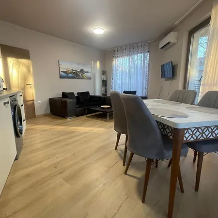 3 стаен идеален център Apartment Varna